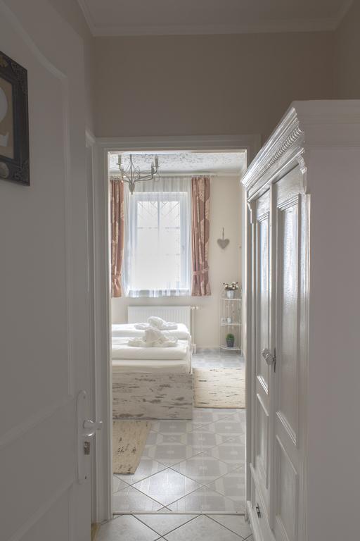 Abraham Vintage Szobak & Apartmanok Pécs Eksteriør bilde