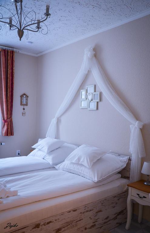 Abraham Vintage Szobak & Apartmanok Pécs Eksteriør bilde