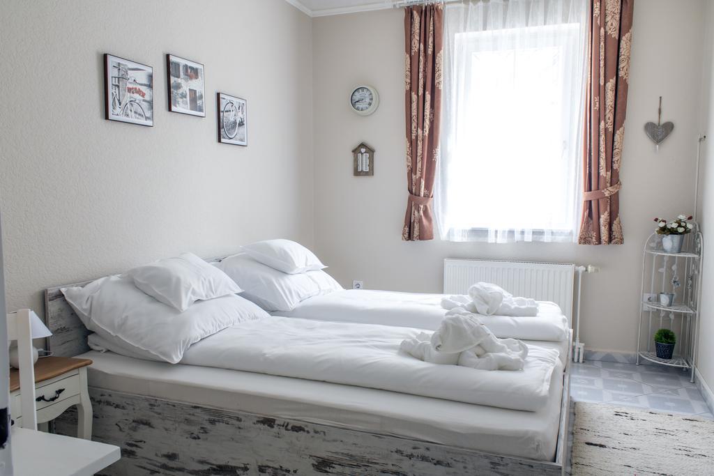 Abraham Vintage Szobak & Apartmanok Pécs Eksteriør bilde