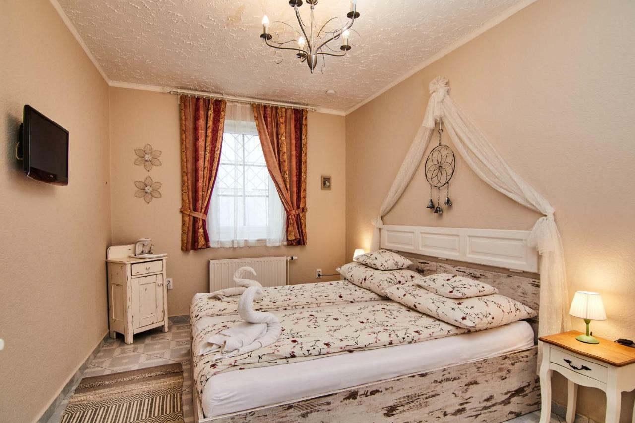Abraham Vintage Szobak & Apartmanok Pécs Eksteriør bilde