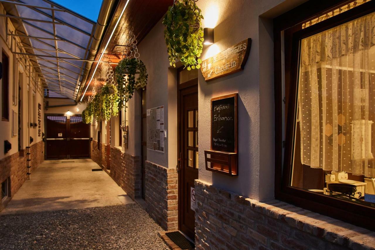 Abraham Vintage Szobak & Apartmanok Pécs Eksteriør bilde
